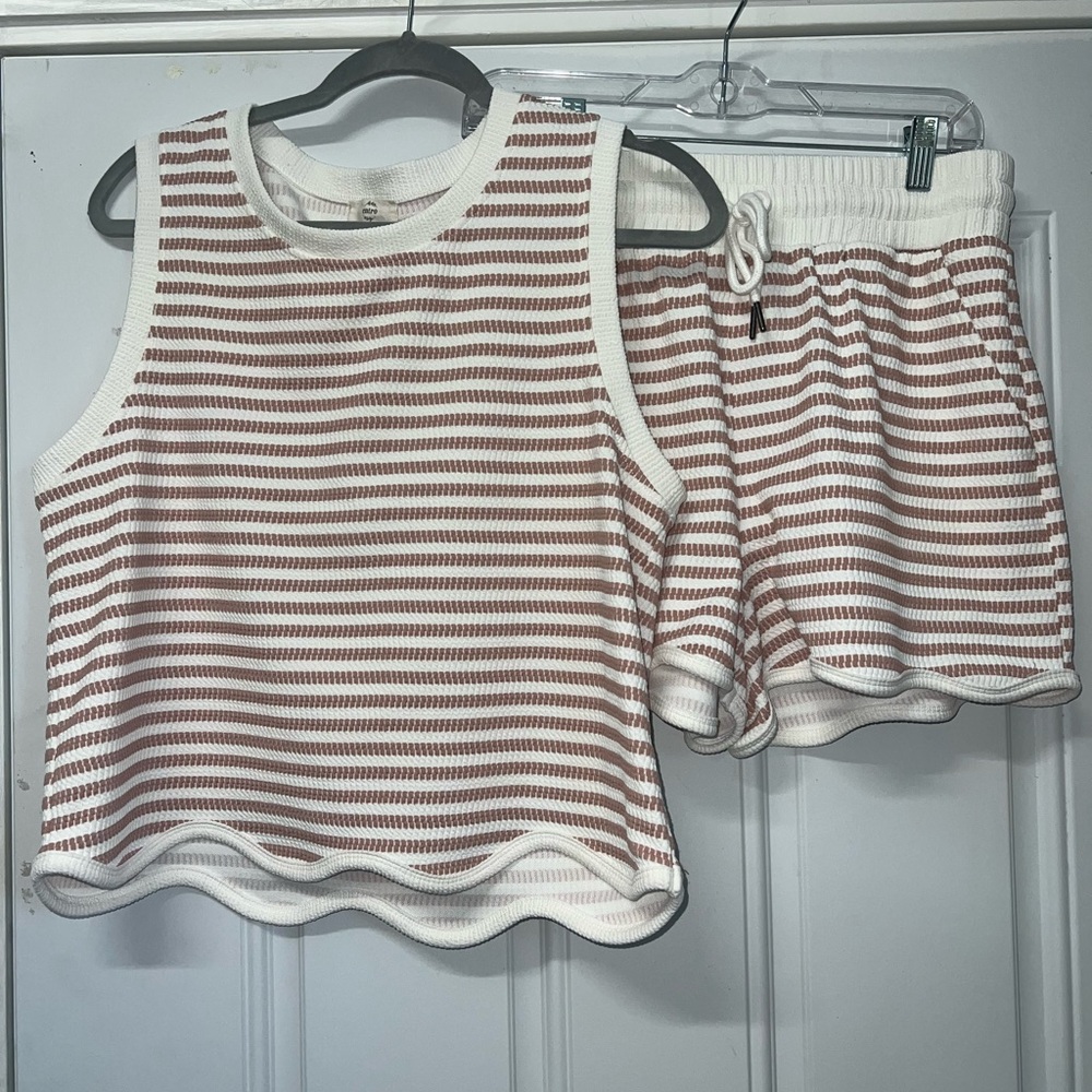 Entro mauve and white striped short set size medium